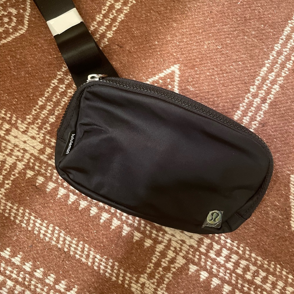 Lululemon Everywhere bag. NWT in packaging